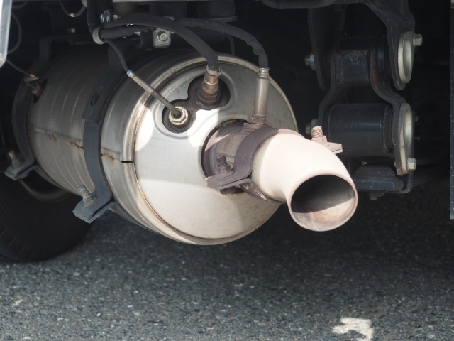 トラックのDPFランプ点滅が消えない理由